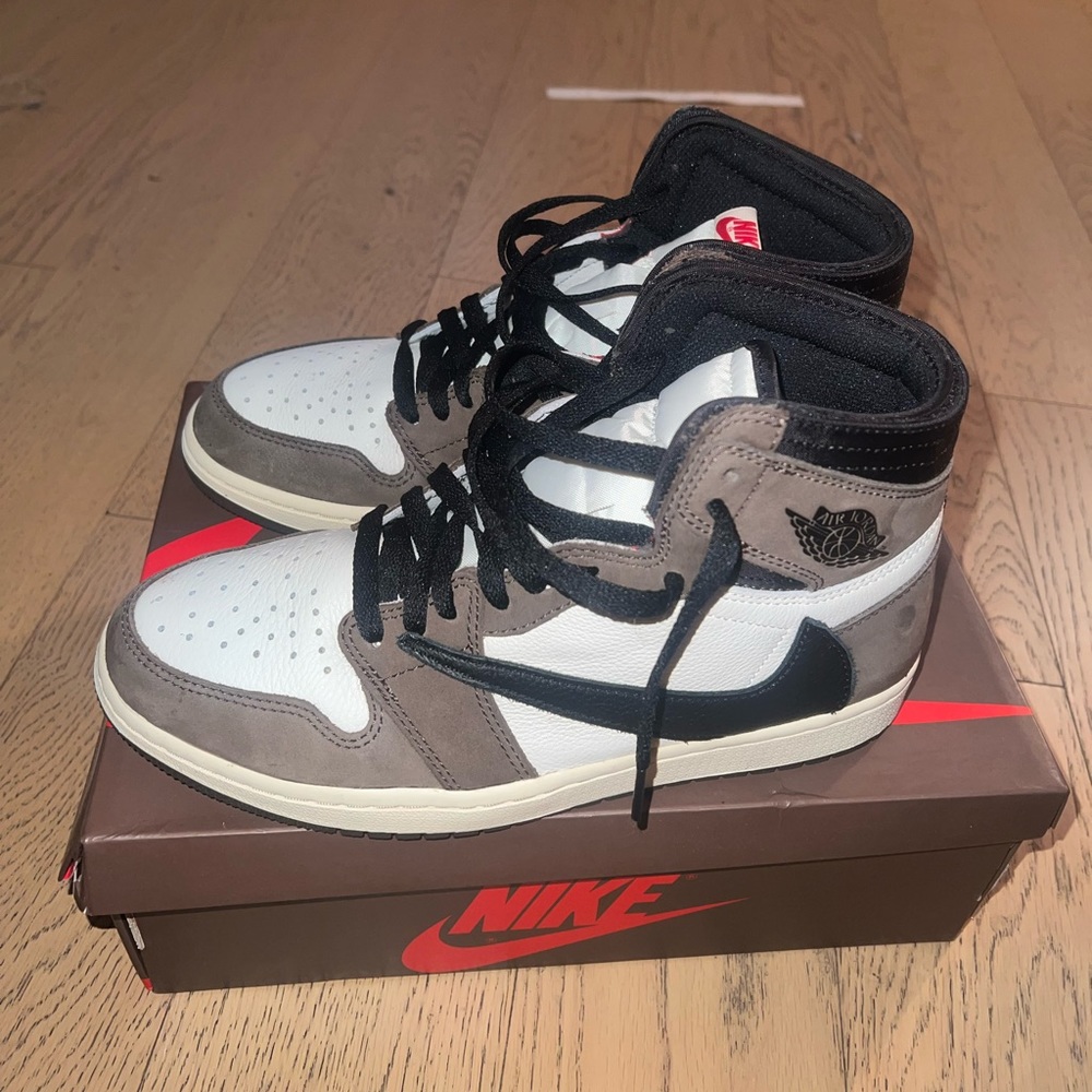 TRAVIS SCOTT x AIR JORDAN 1 RETRO HIGH OG ‘Mocha’ SIZE 8 1/2 MEN